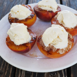 Grilled peaches with ice cream