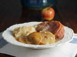 Apples and Dumplings (Schnitz-Un-Gnepp)
